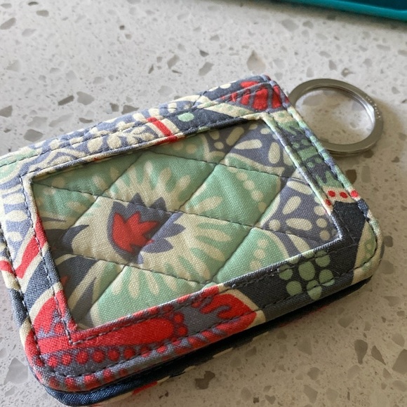 Vera Bradley Nomadic Floral Key chain card holder grey/coral/seafoam quilted - Picture 1 of 7